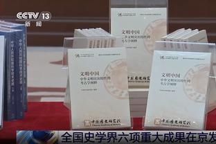 直播吧持续直击深圳现场：球迷高举CR7应援手幅 呼喊早日康复SIU